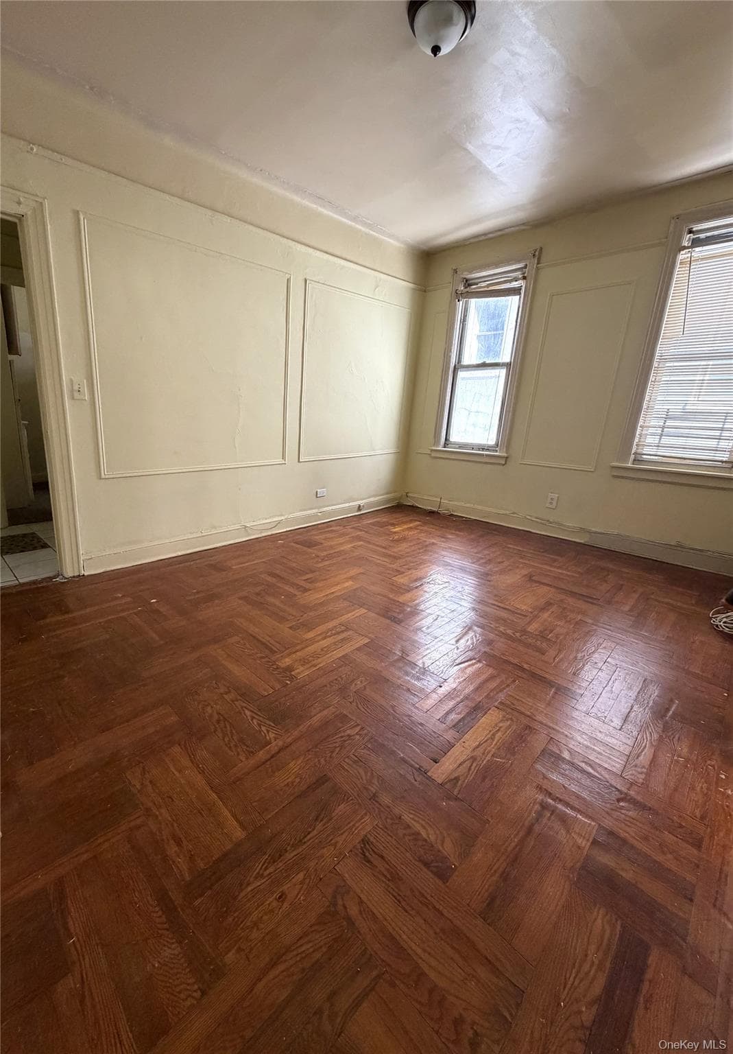 719 E 242nd Street thumbnail 4