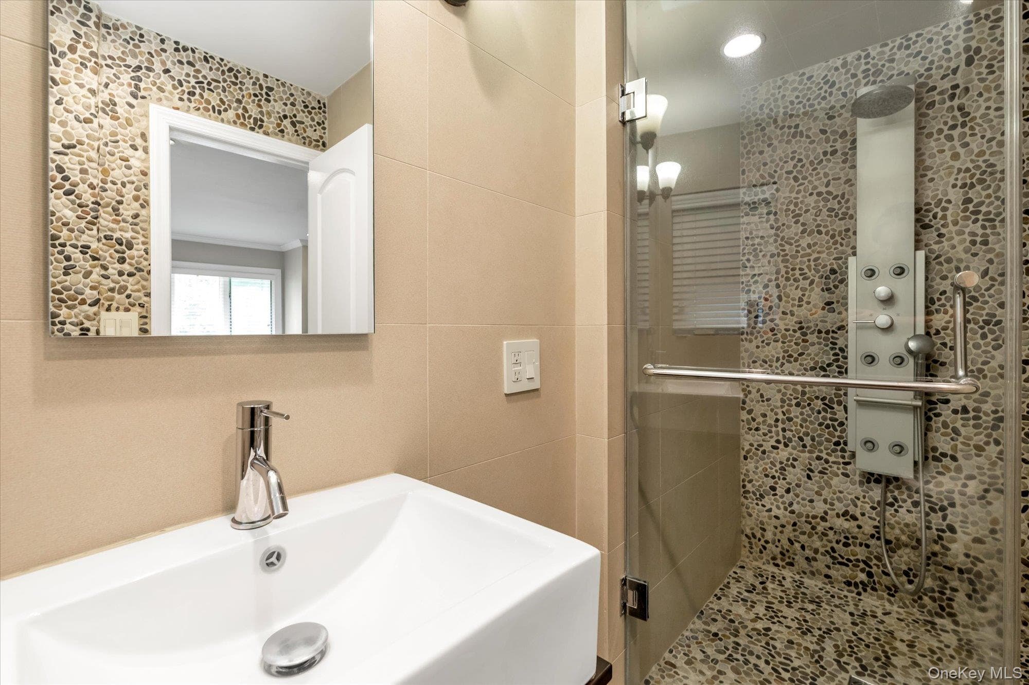636 Diane Place thumbnail 12