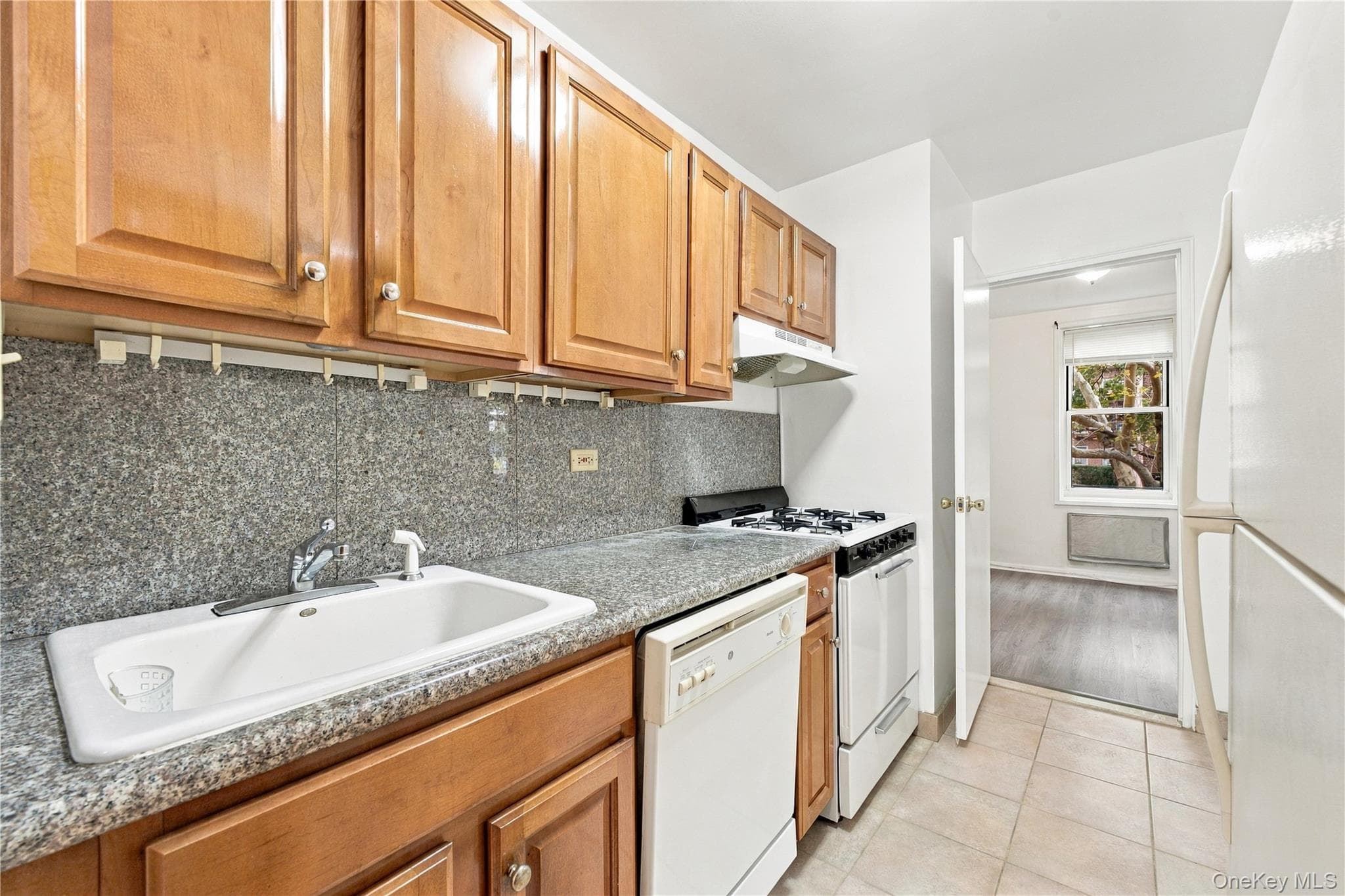 142-05 Roosevelt Avenue Unit: 206 thumbnail 13