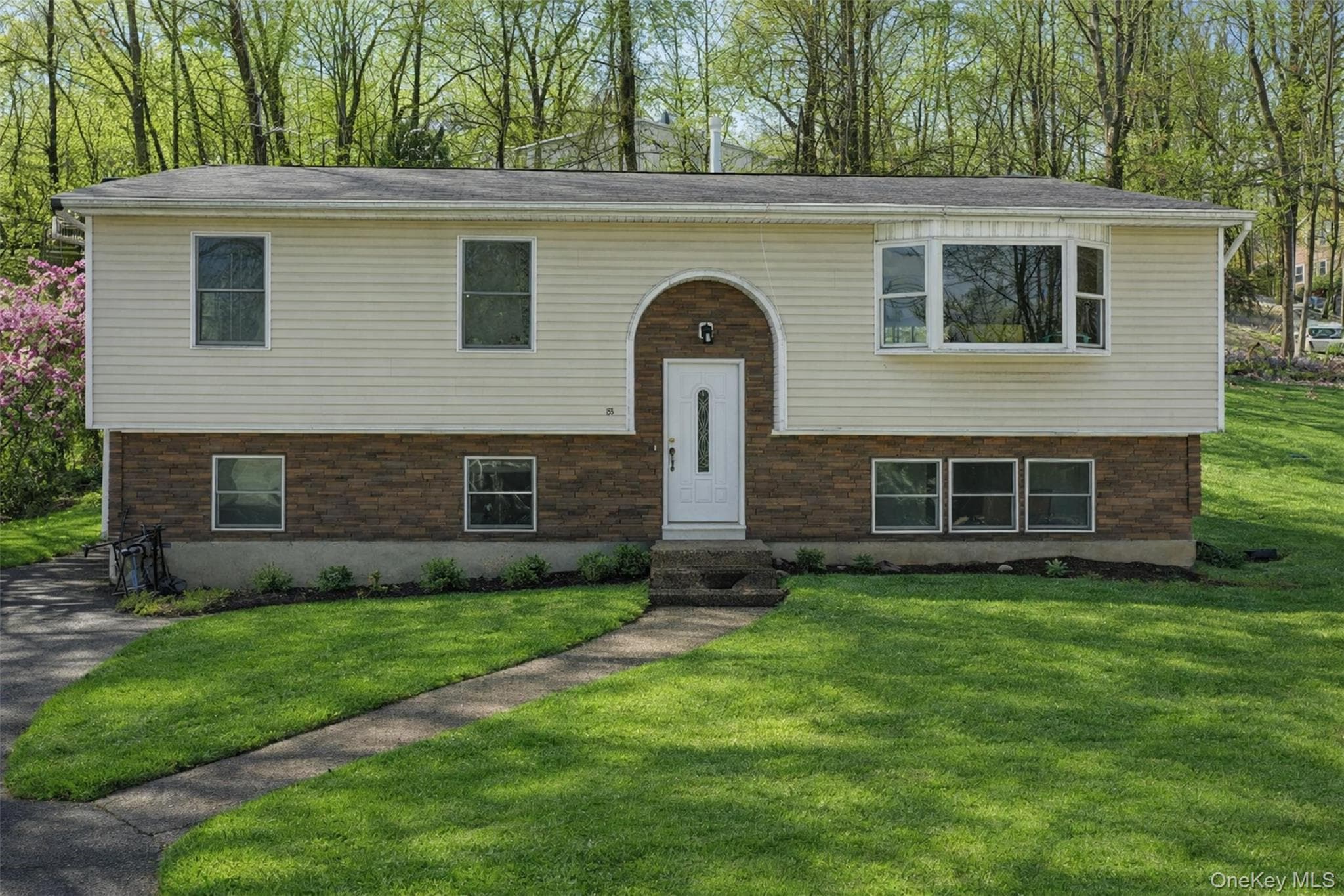 153 S Pascack Road, Nanuet