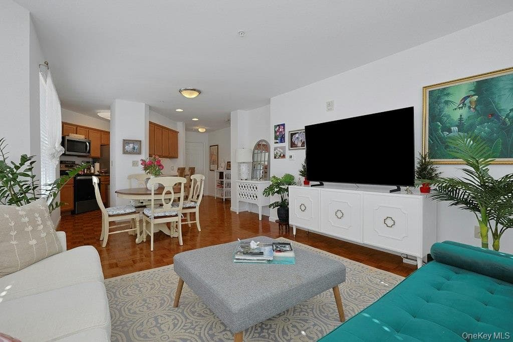 207 Sutton Drive Unit: 207 thumbnail 3