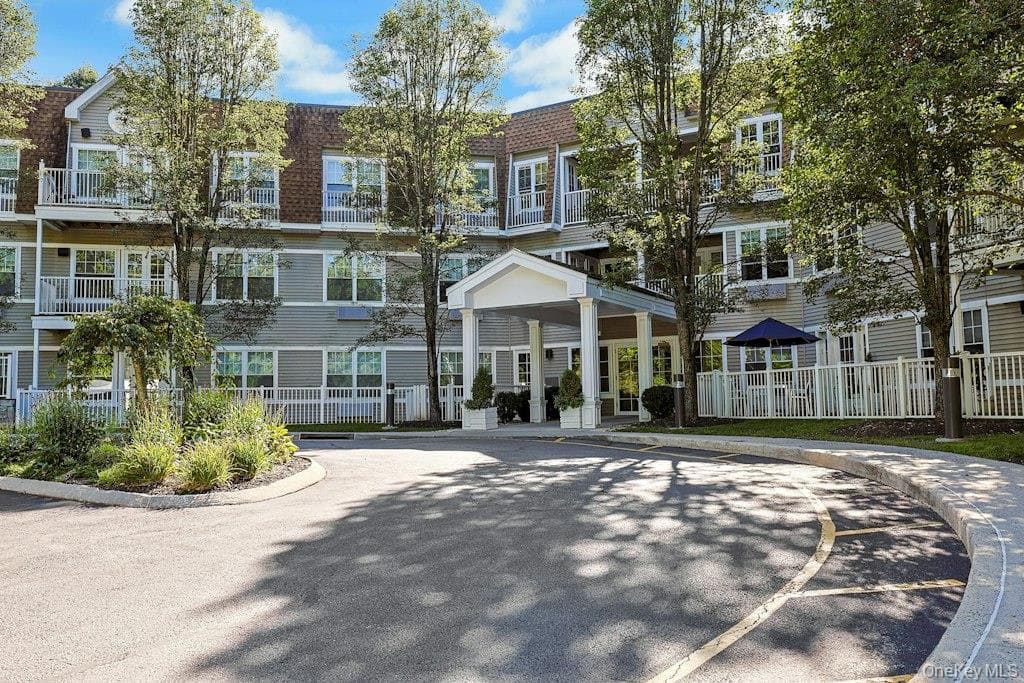 207 Sutton Drive Unit: 207 thumbnail 2