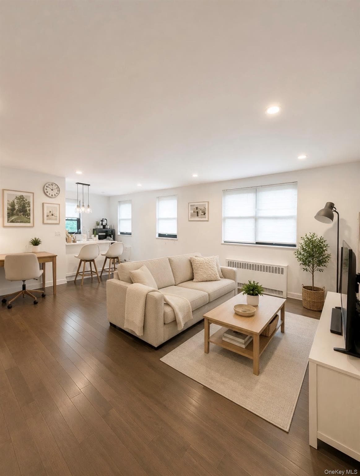 15750 17 Avenue Unit: 2, Whitestone