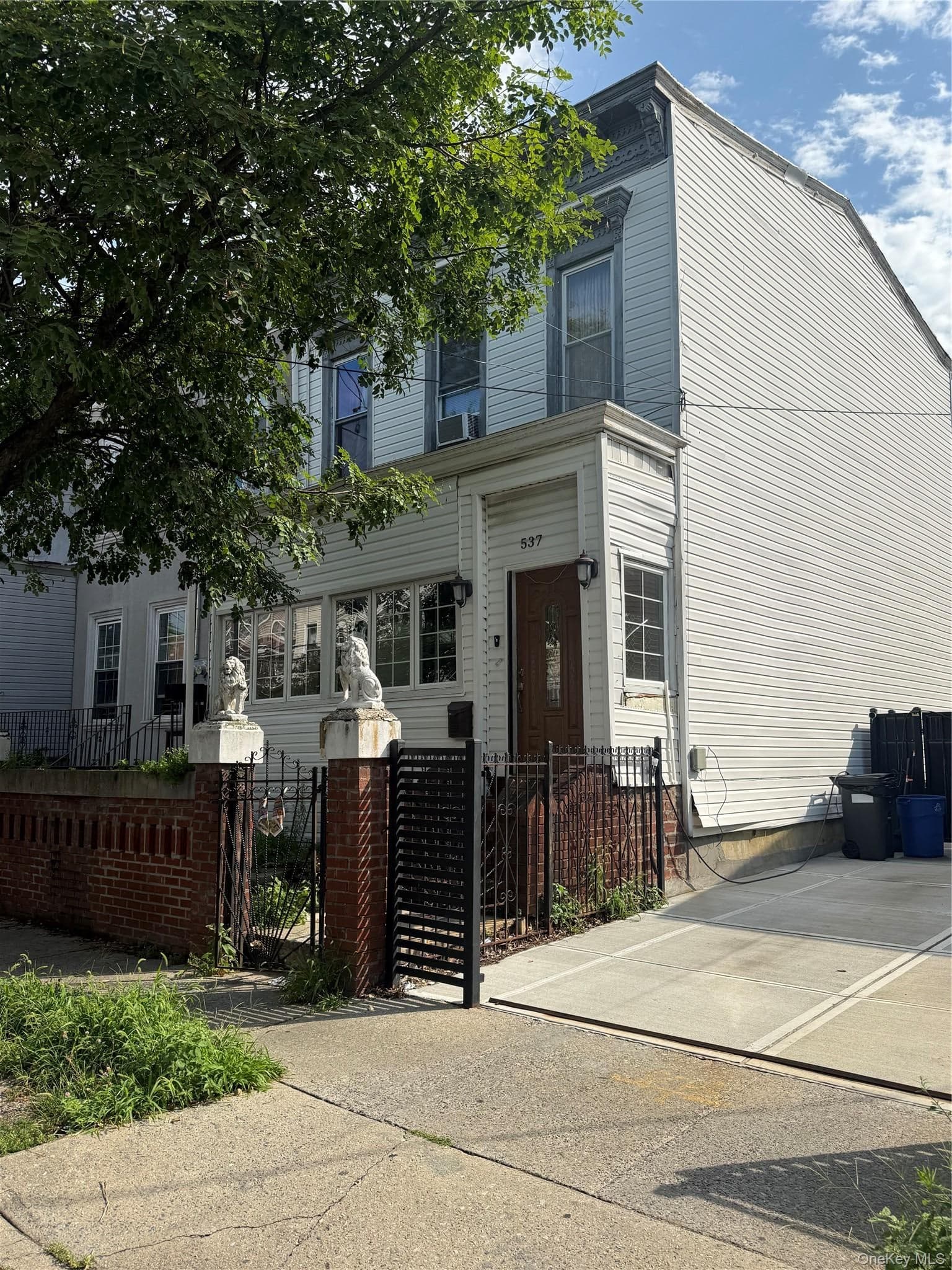 537 Jerome Street thumbnail 2