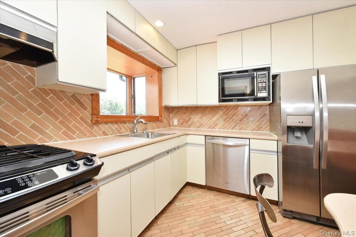 12 Leonard Road thumbnail 13
