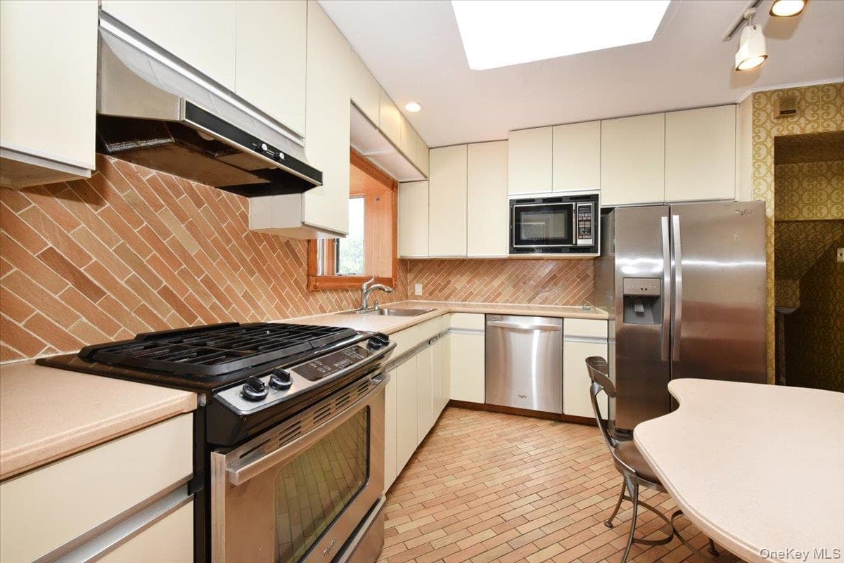 12 Leonard Road thumbnail 15