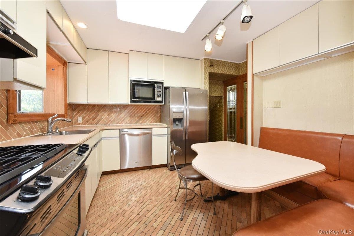 12 Leonard Road thumbnail 16