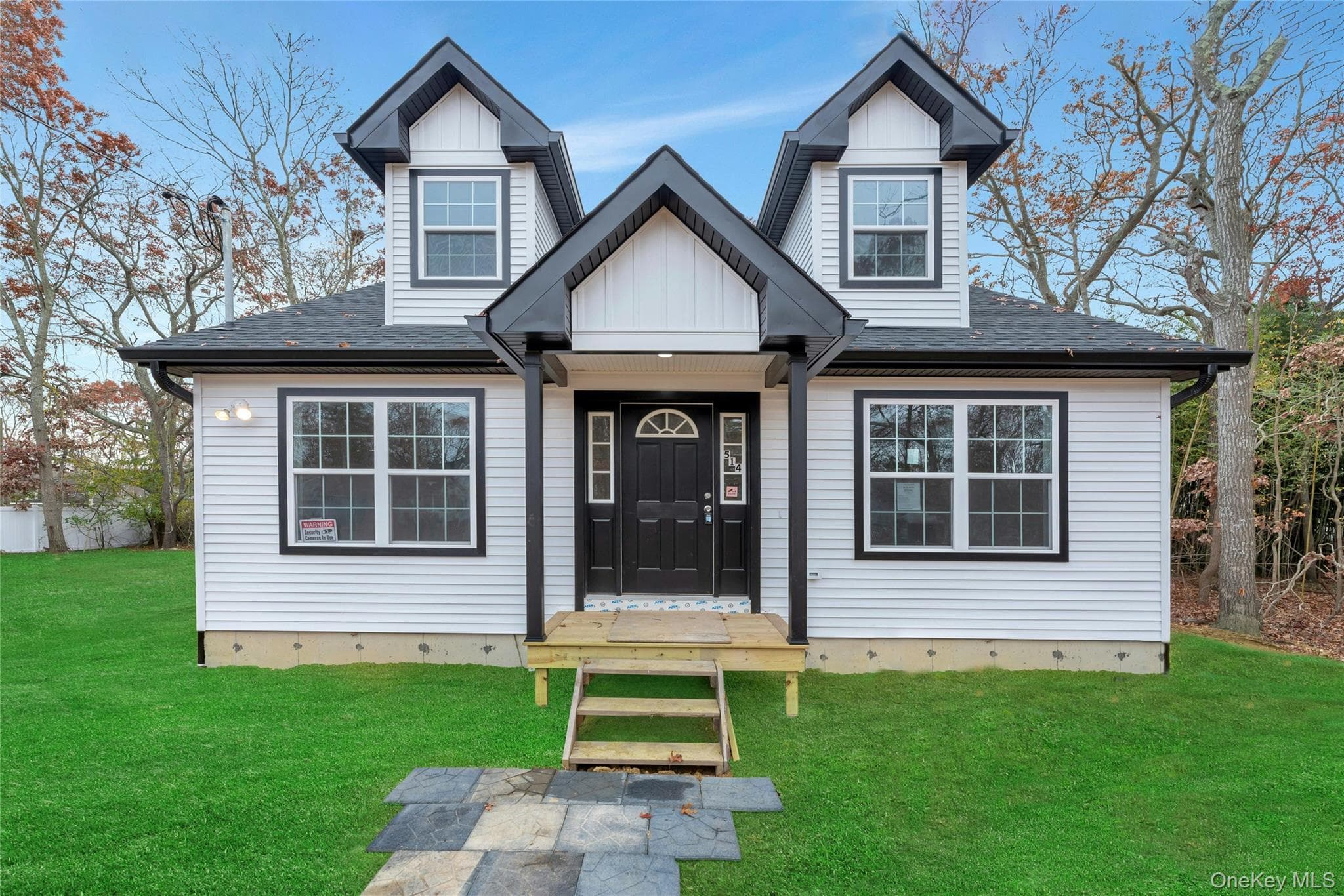 305 Commack Road thumbnail 2