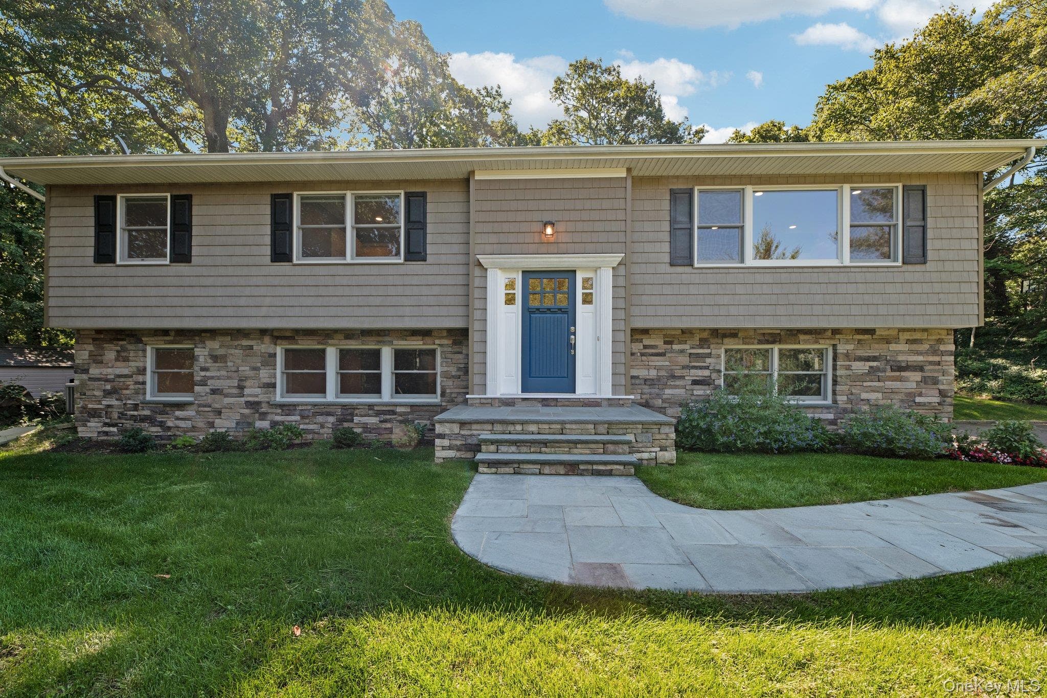 56 Sandy Hollow Road, Northport