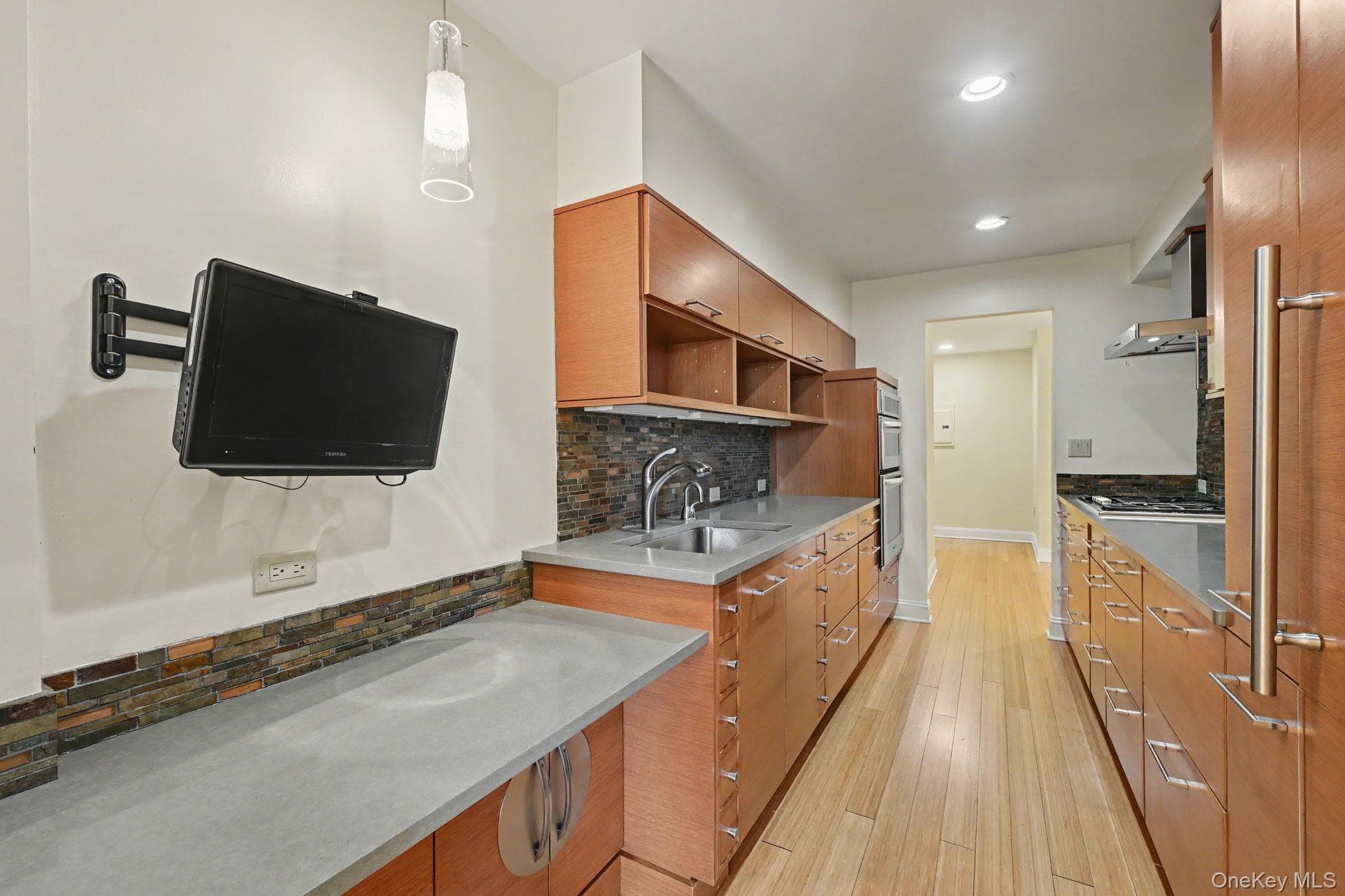 720 Milton Road Unit: N4E thumbnail 3