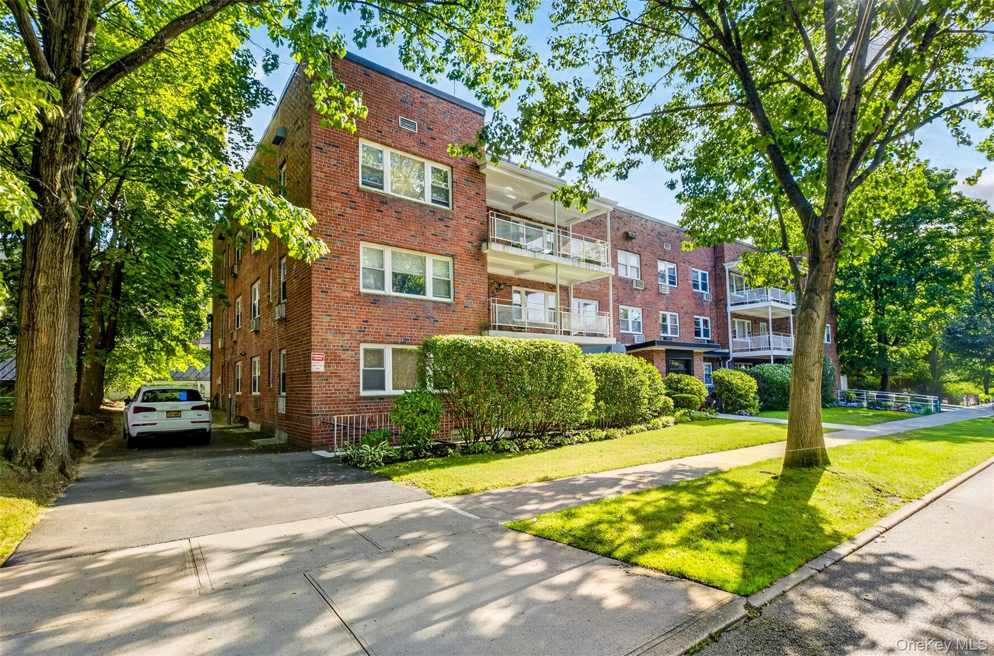 20 Hill Park Avenue Unit: 1F, Great Neck