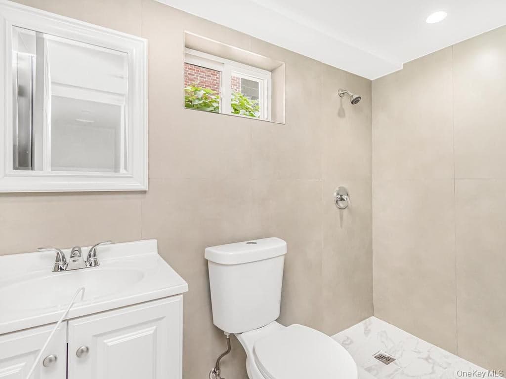560 Linden Boulevard thumbnail 14