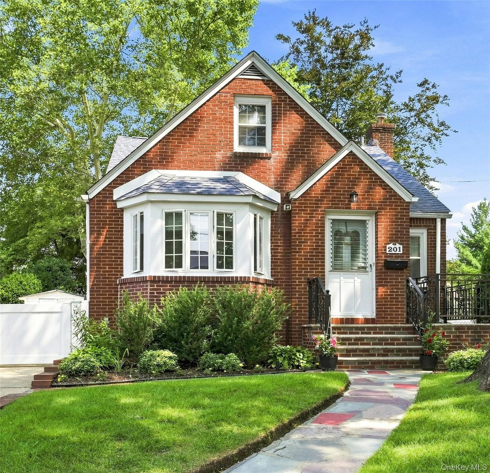 201 E Chester Street, Valley Stream