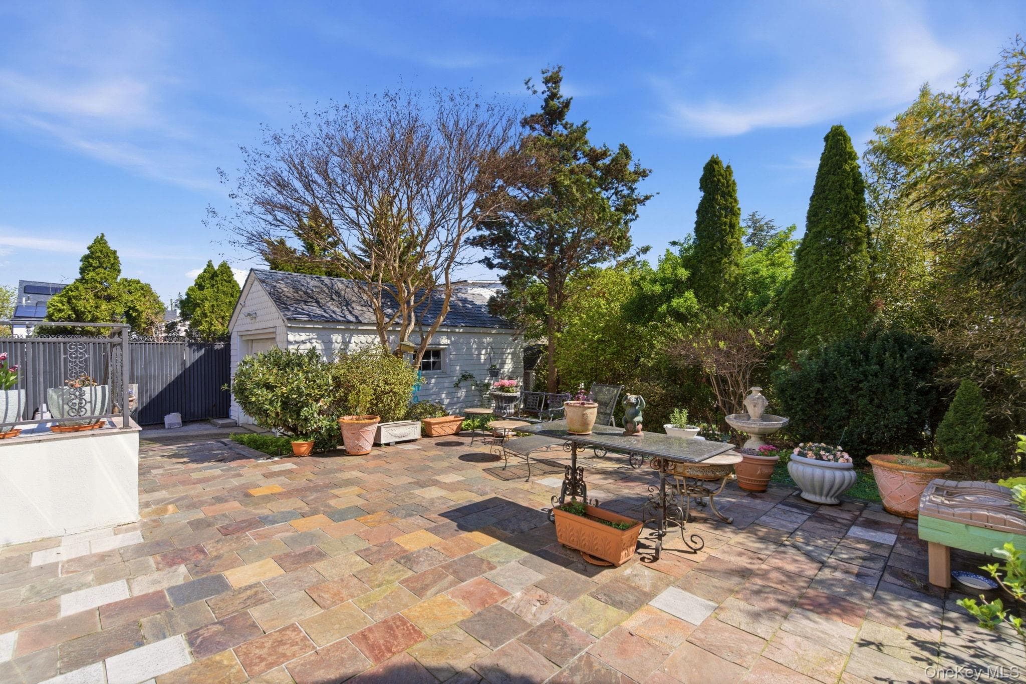 1421 Burton Street thumbnail 43