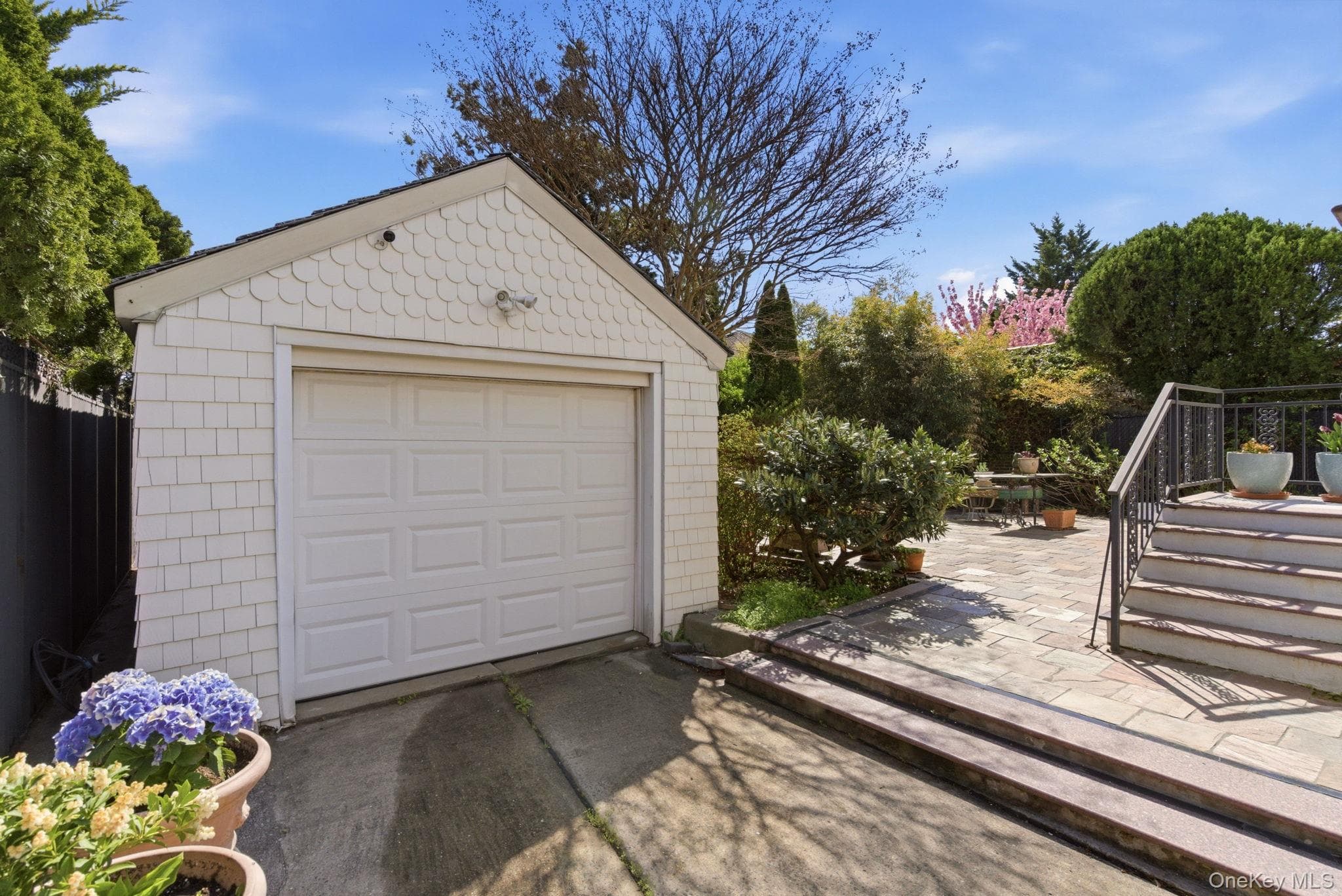 1421 Burton Street thumbnail 41