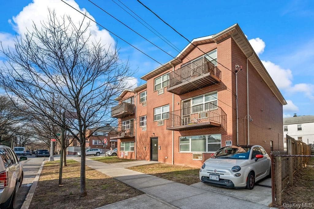 16003 Sanford Avenue thumbnail 16