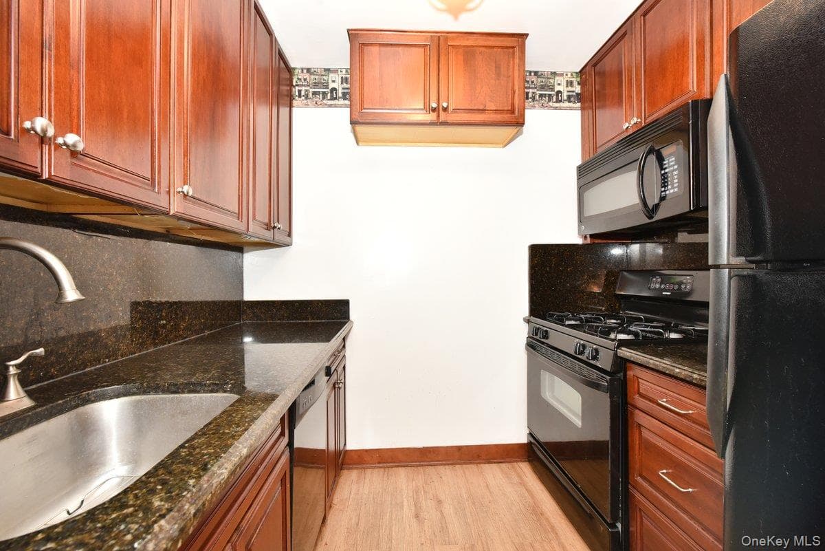 3 Birchwood Court Unit: 4B thumbnail 5