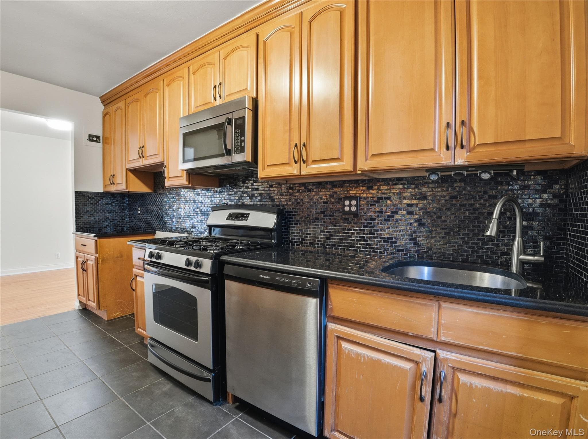 2090 Barnes Avenue Unit: 3G thumbnail 8