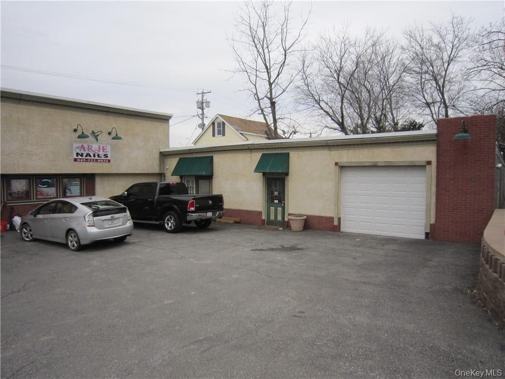 11 Quassaick Avenue thumbnail 4