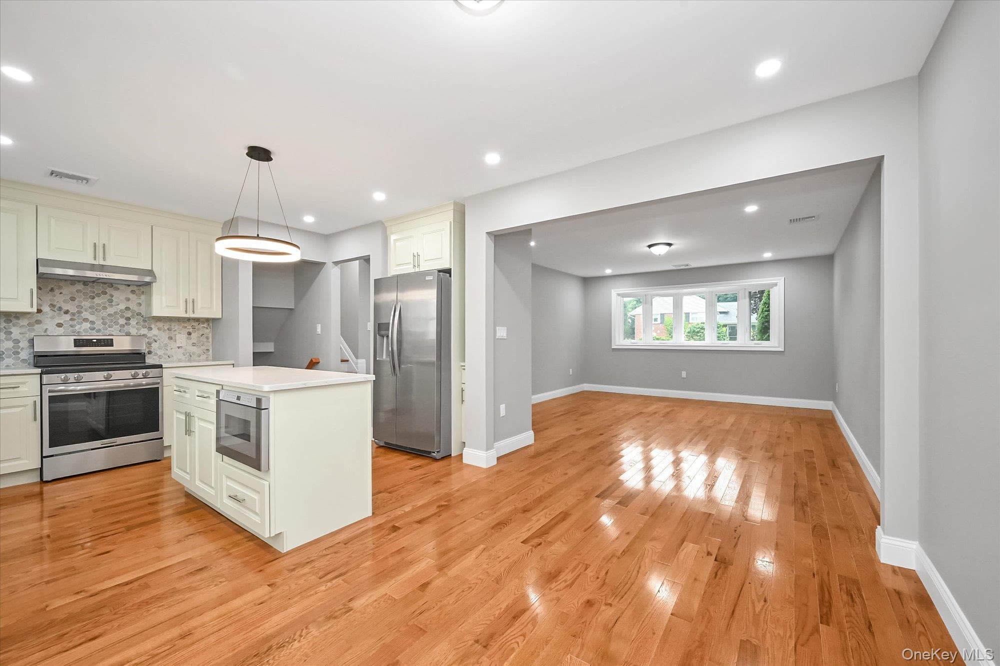 226 Vincent Drive thumbnail 4