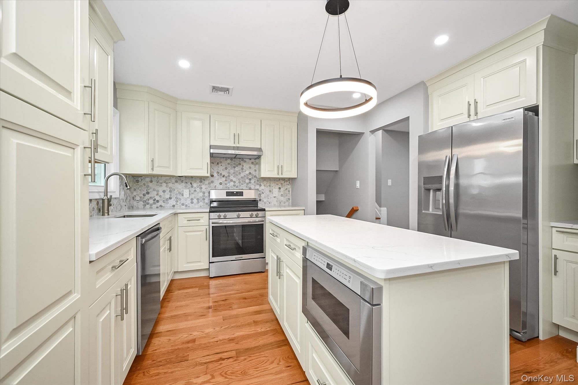 226 Vincent Drive thumbnail 6