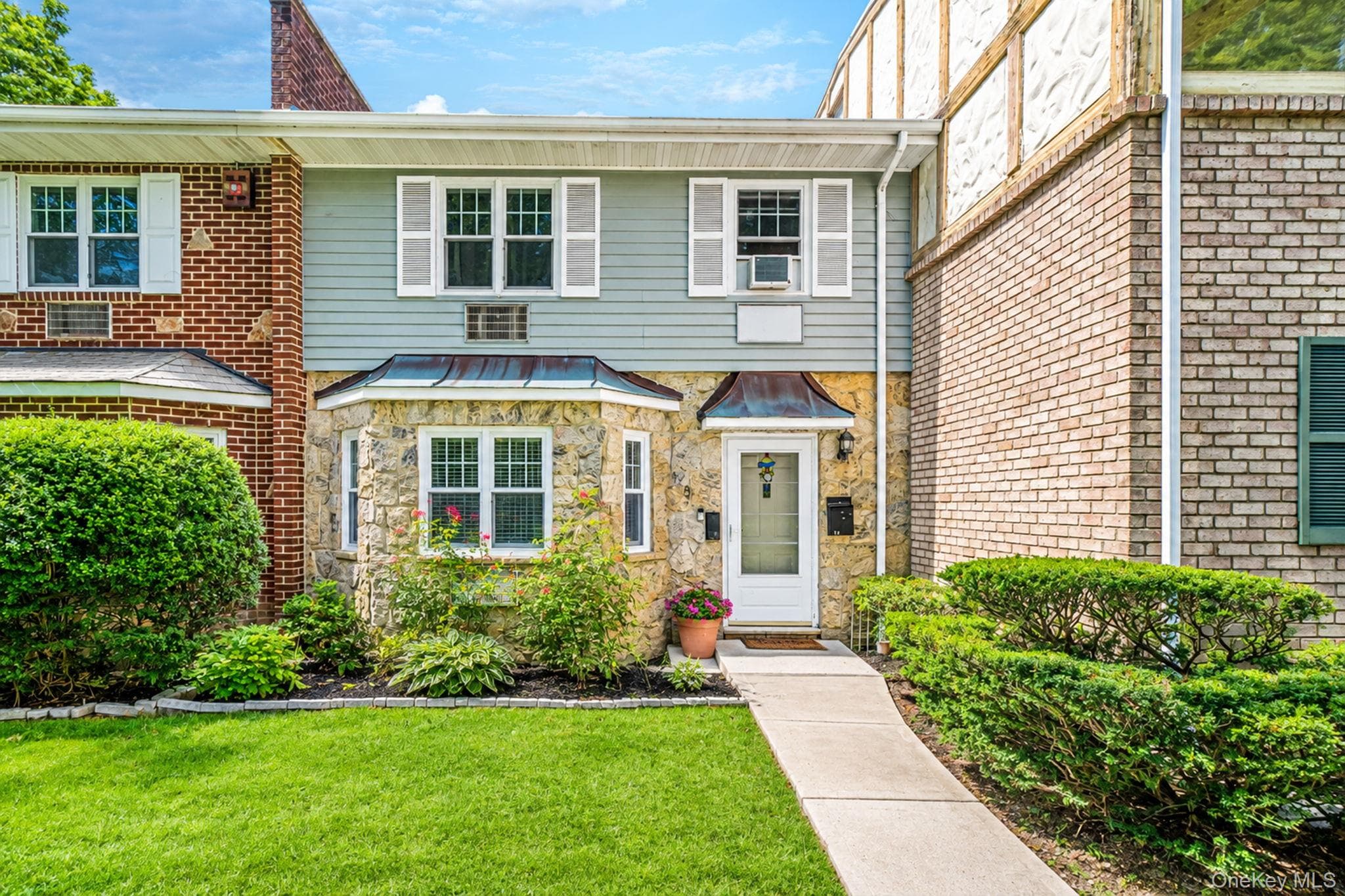 11 Glen Hollow Drive Unit: D7, Holtsville