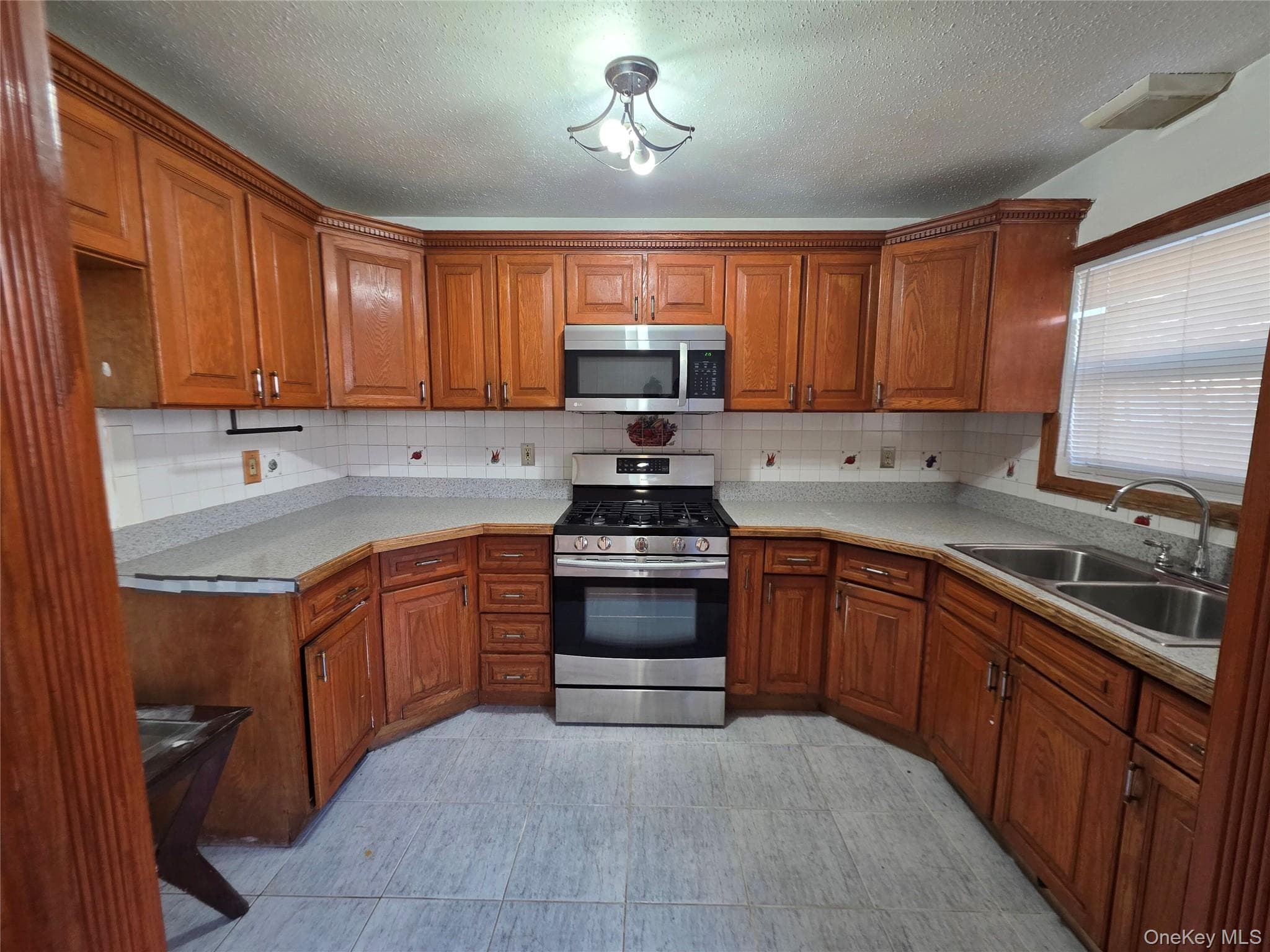 1186 Vyse Avenue thumbnail 13