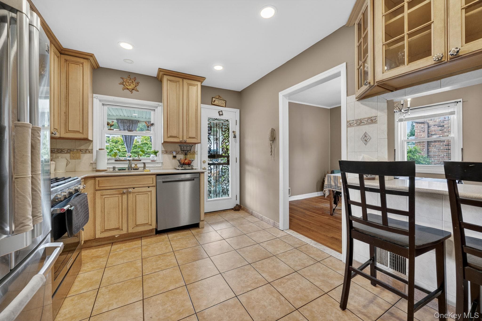 207 Clunie Avenue thumbnail 10