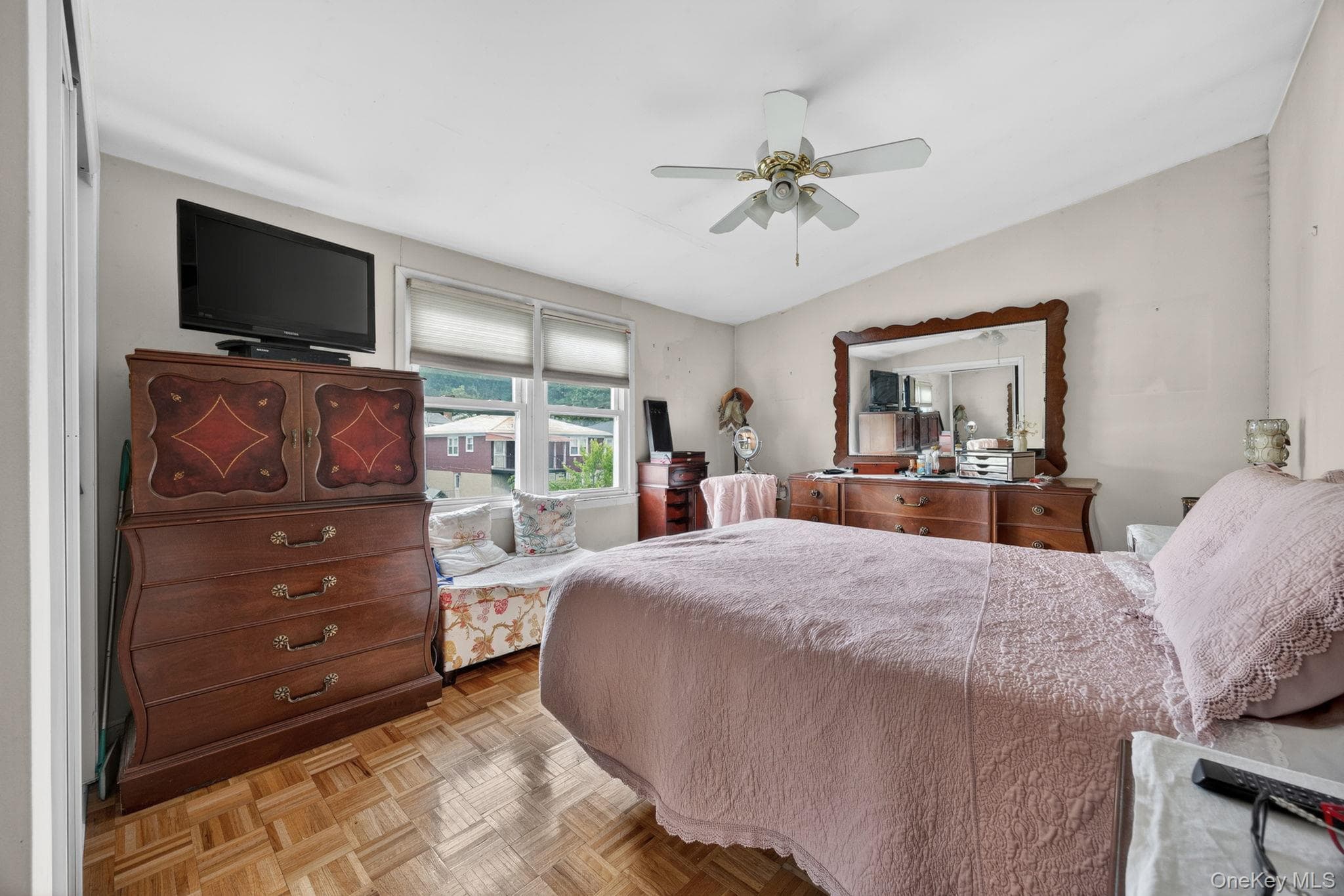 207 Clunie Avenue thumbnail 17