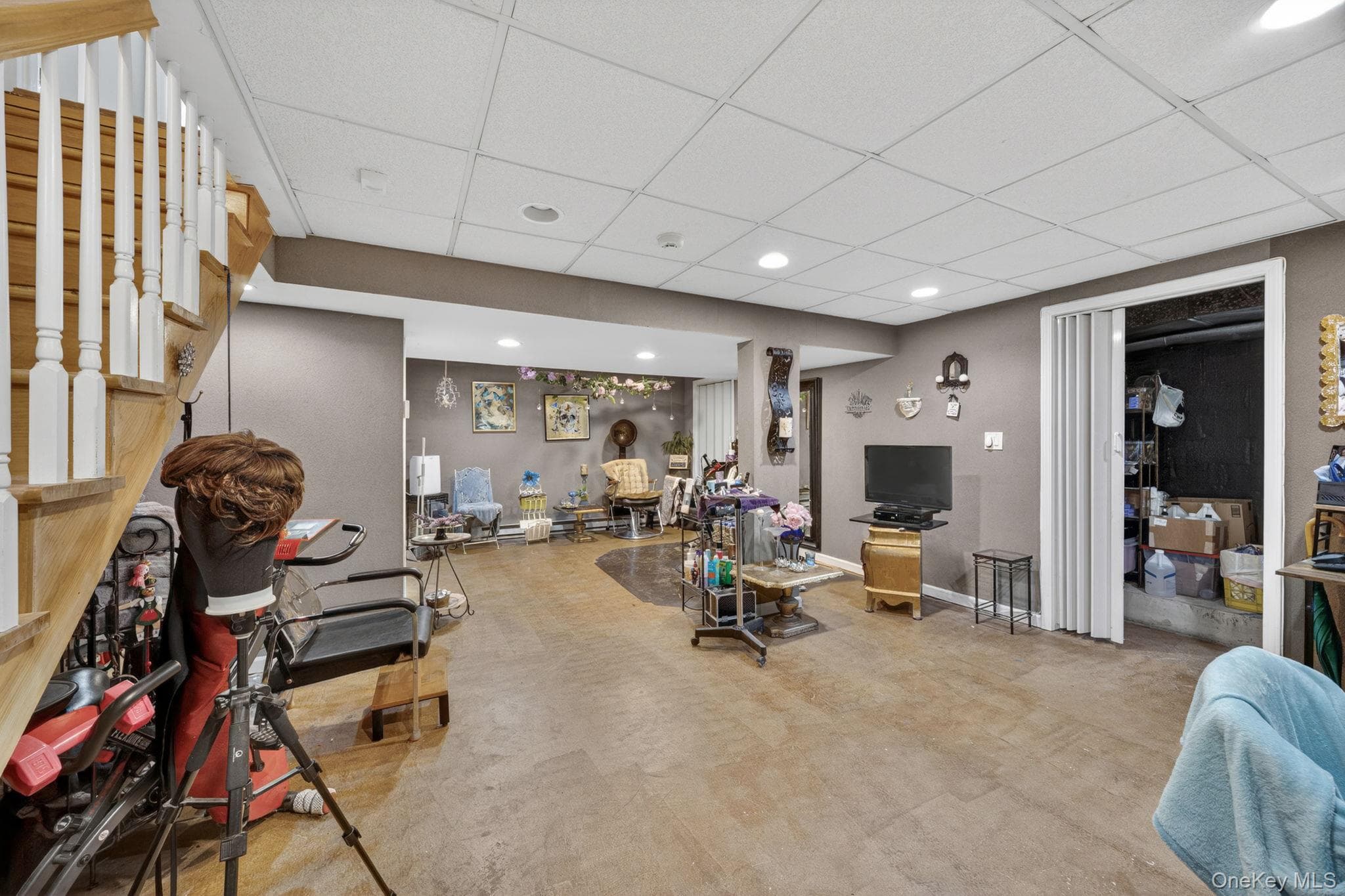 207 Clunie Avenue thumbnail 19