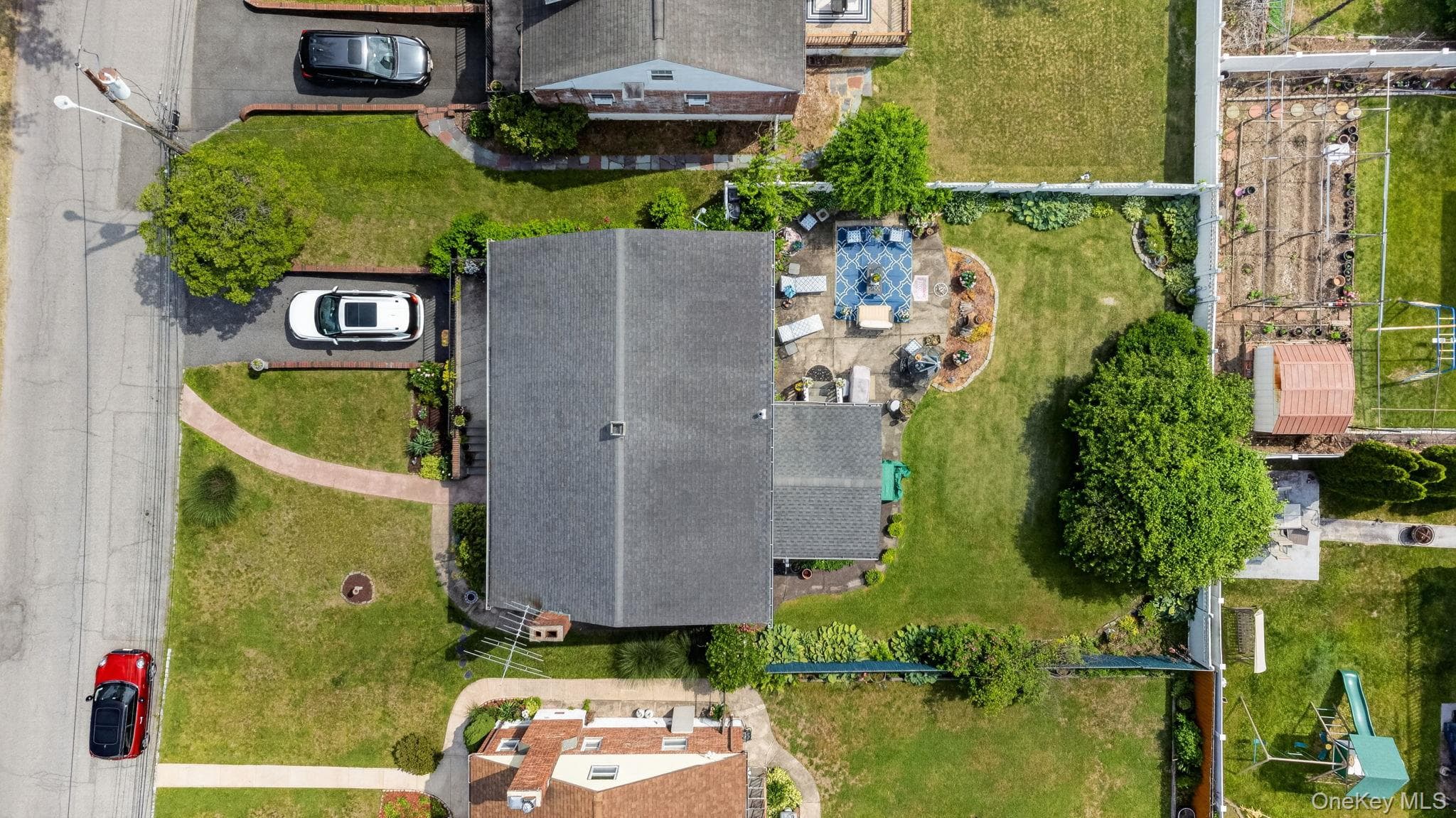 207 Clunie Avenue thumbnail 31