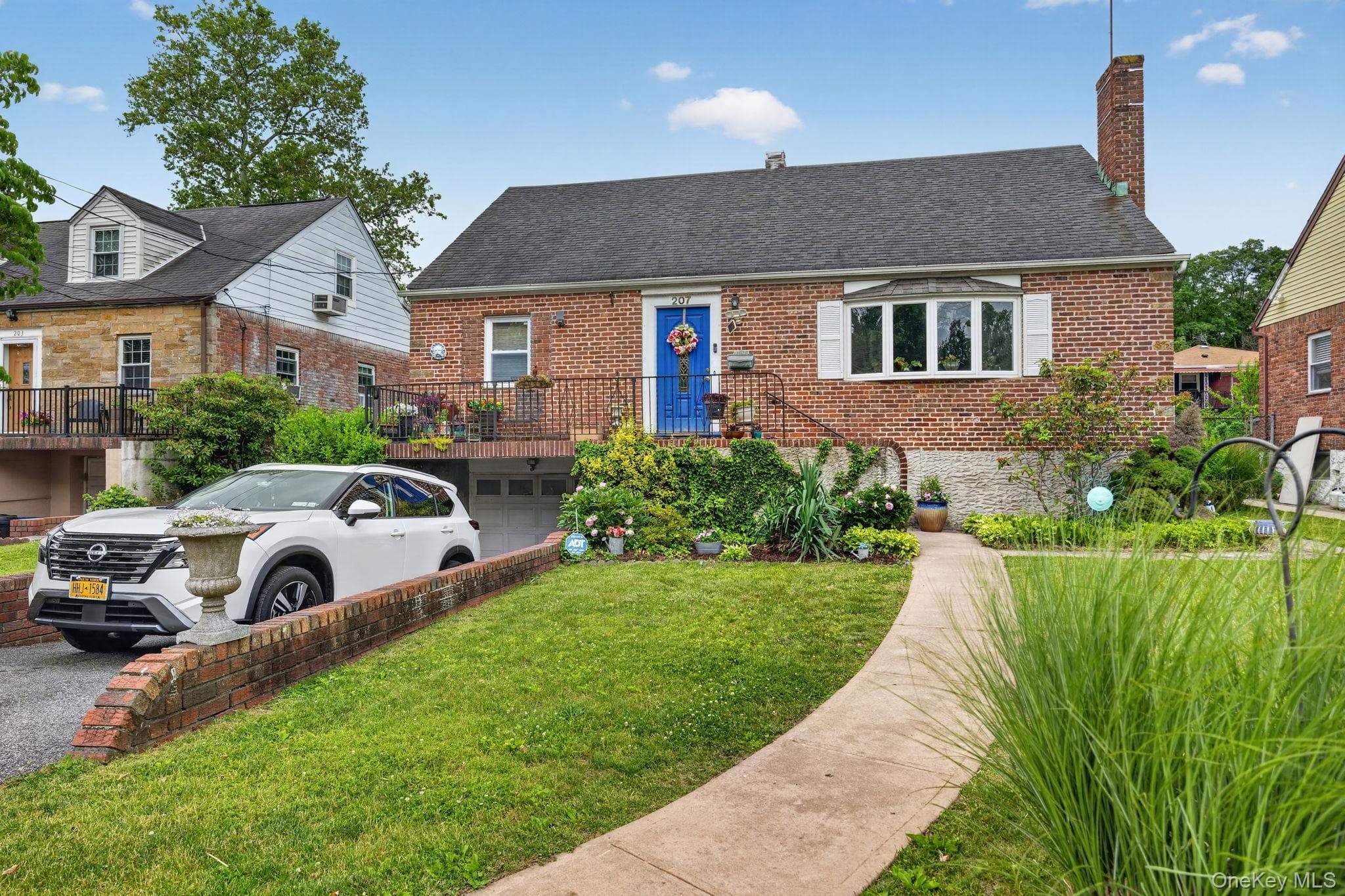 207 Clunie Avenue thumbnail 3