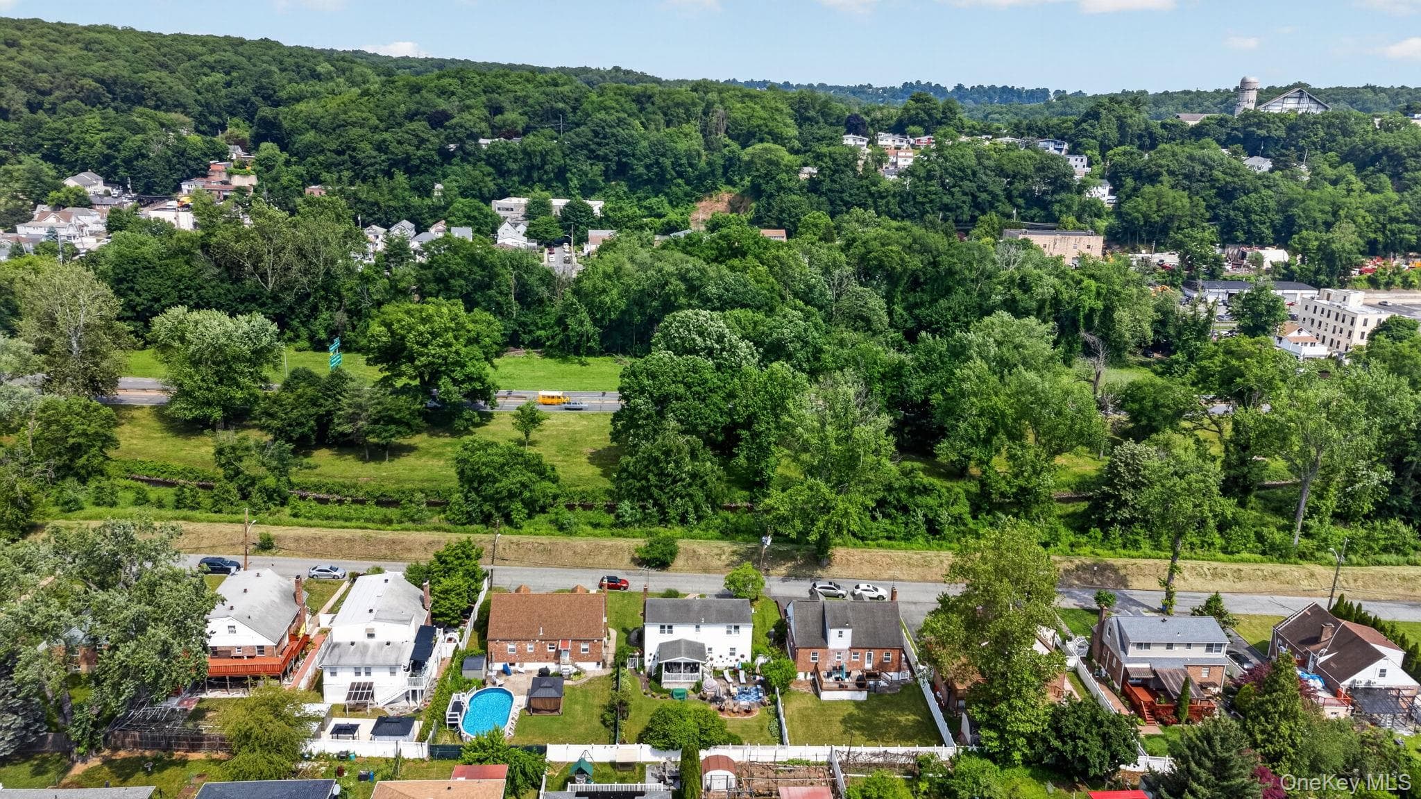 207 Clunie Avenue thumbnail 28