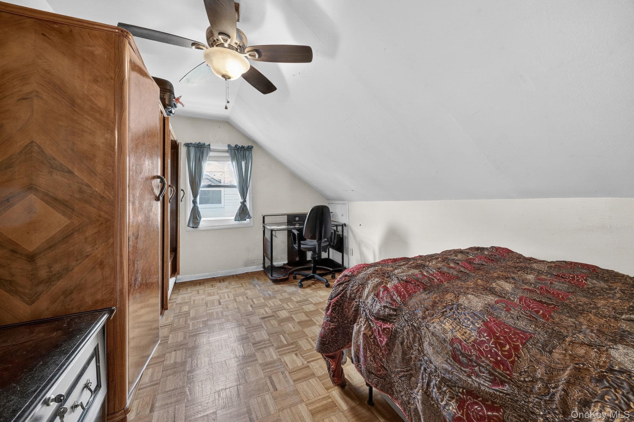 207 Clunie Avenue thumbnail 18