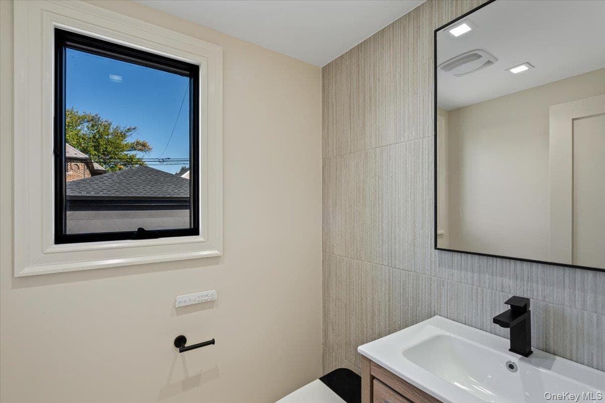 145-67 7th Avenue thumbnail 9