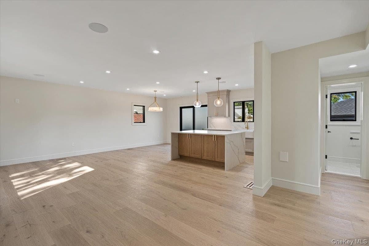 145-67 7th Avenue thumbnail 4