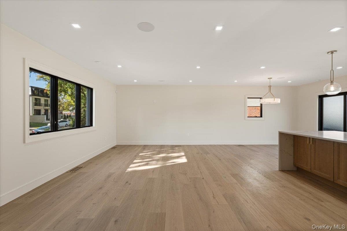 145-67 7th Avenue thumbnail 5