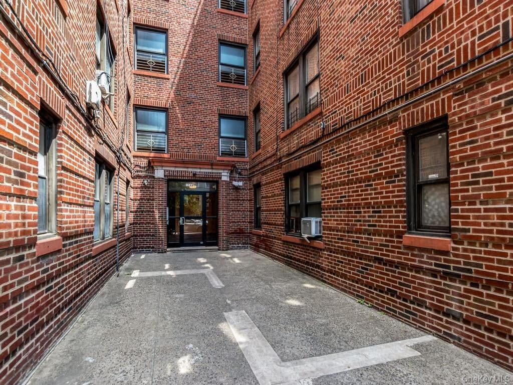 1534 Beach Avenue thumbnail 33