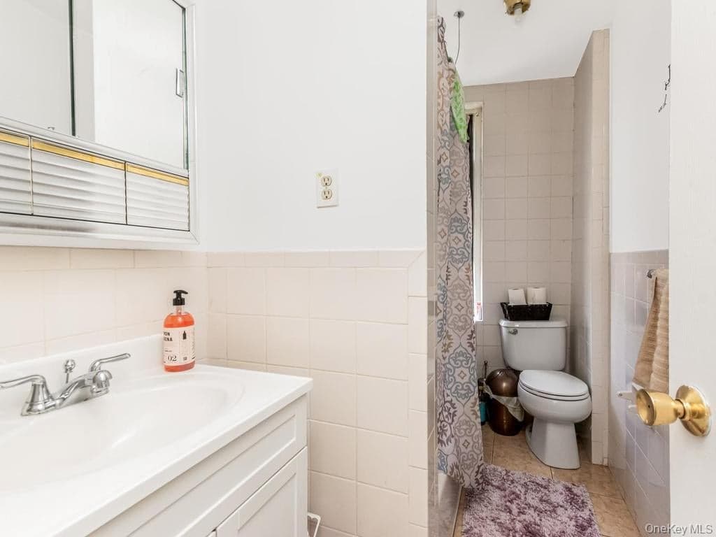 1534 Beach Avenue thumbnail 5