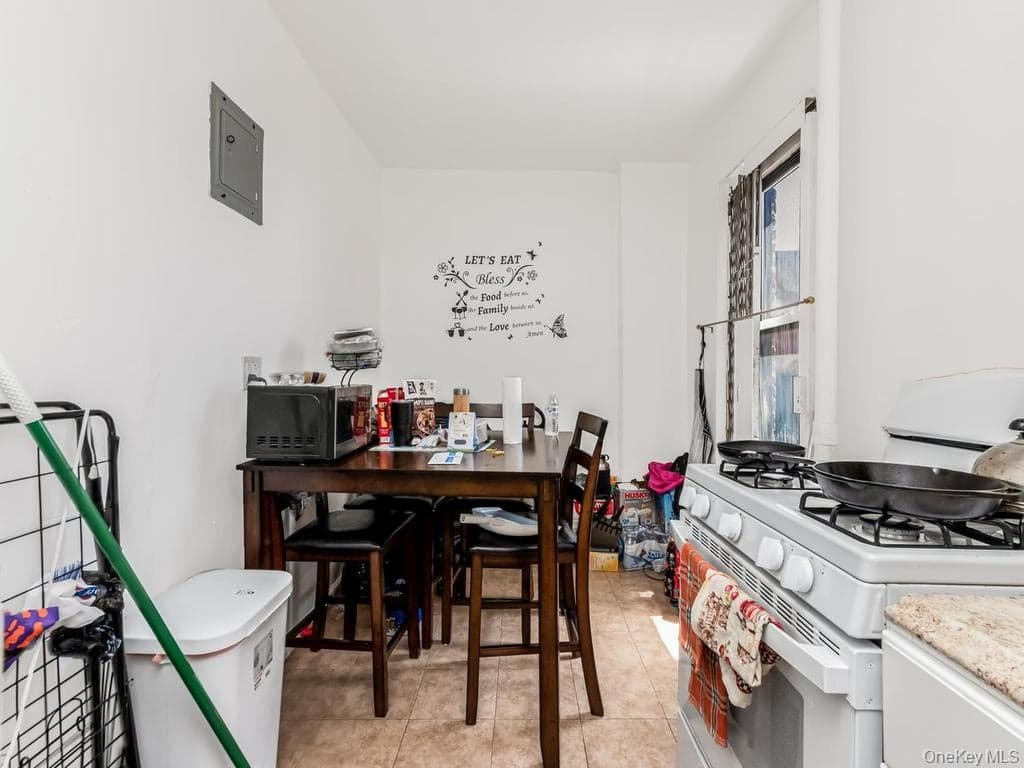 1534 Beach Avenue thumbnail 3