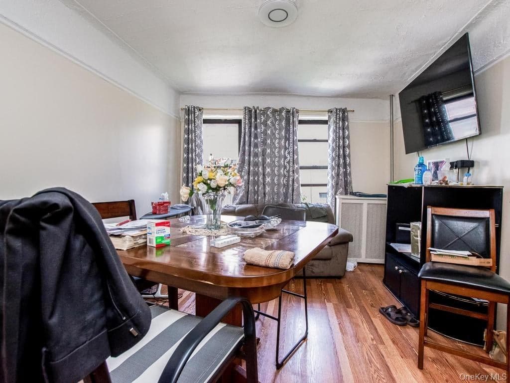 1534 Beach Avenue thumbnail 14