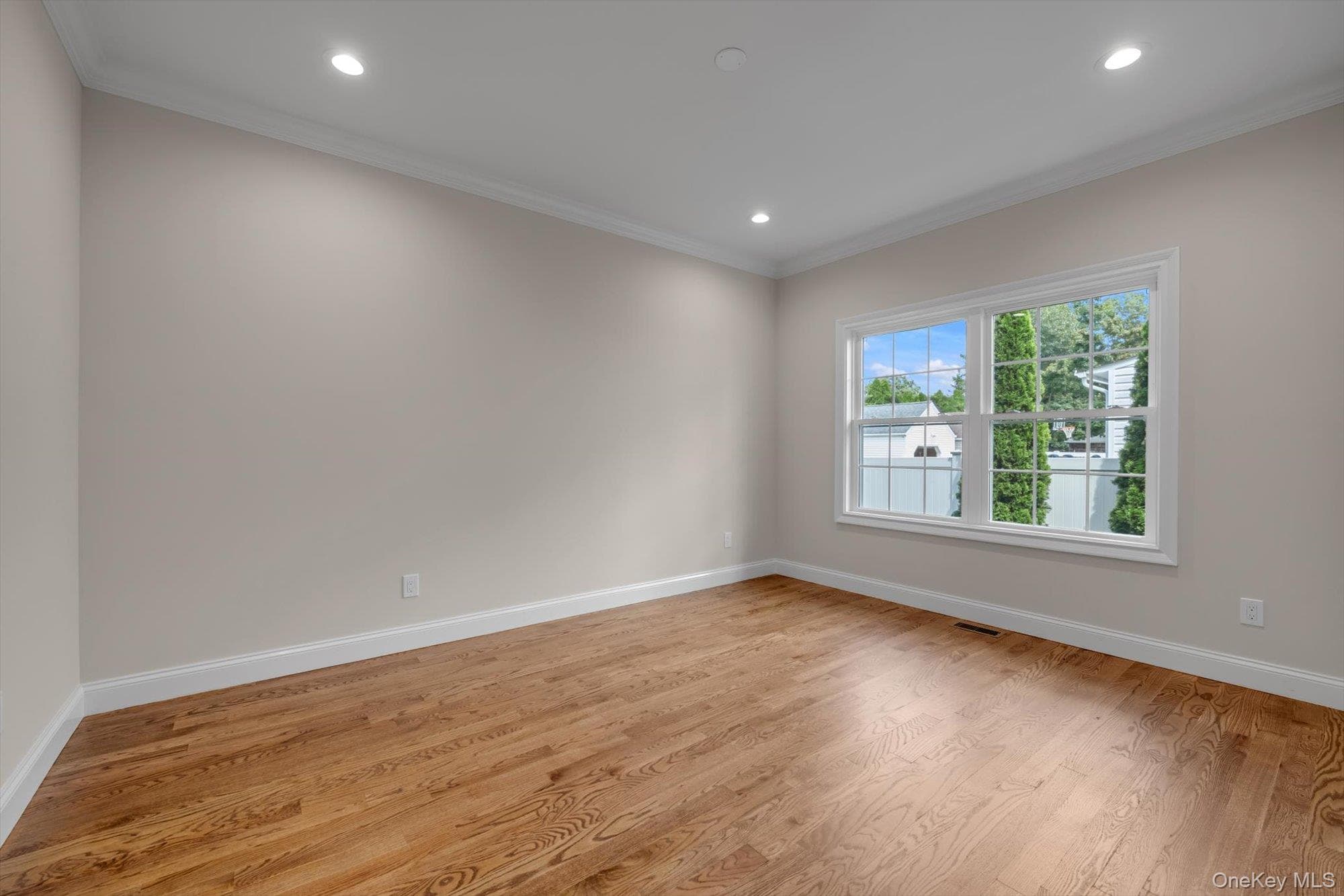 2351 Amherst Street thumbnail 10