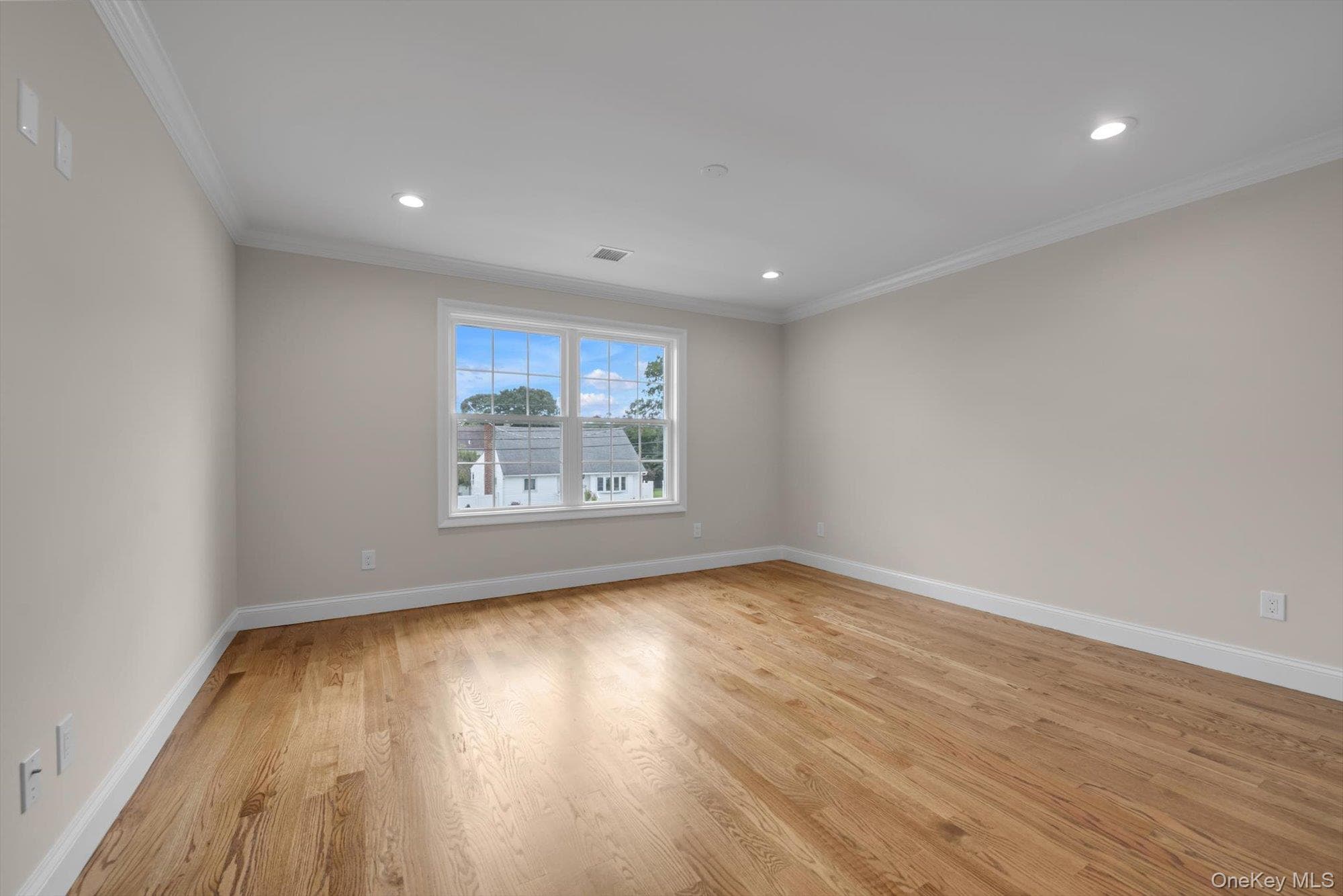 2351 Amherst Street thumbnail 19