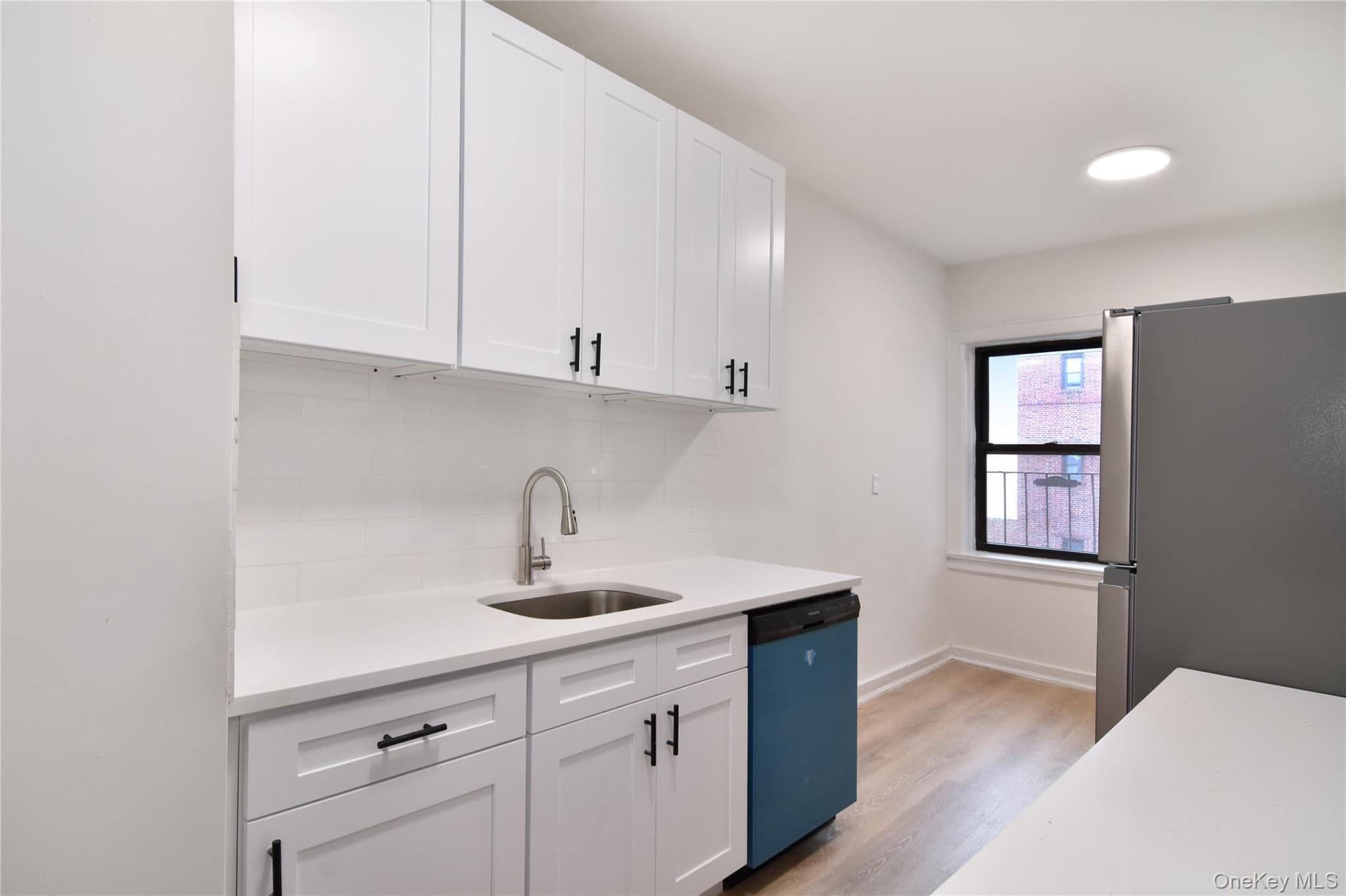 590 E 3rd Street Unit: 4C thumbnail 2