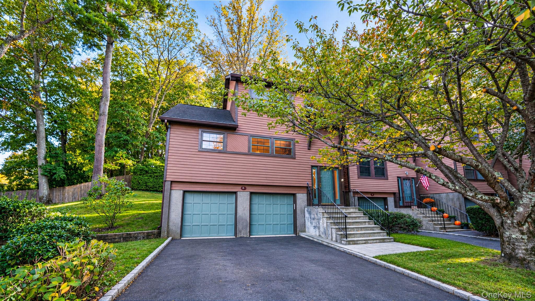 8 Adams Court, Oyster Bay