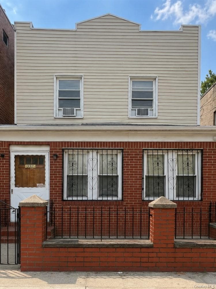 834 E 229th Street thumbnail 2