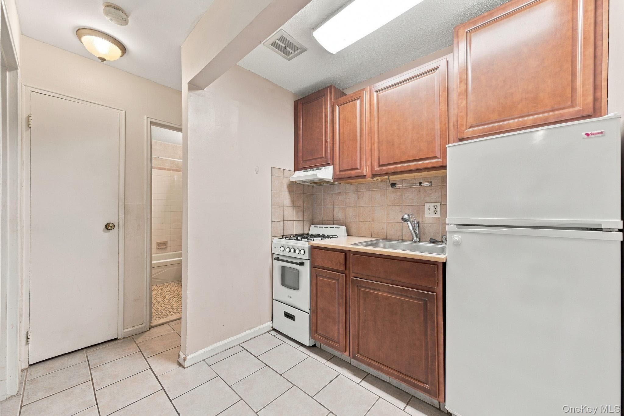 2301 Barclay Manor Unit: 23A thumbnail 6