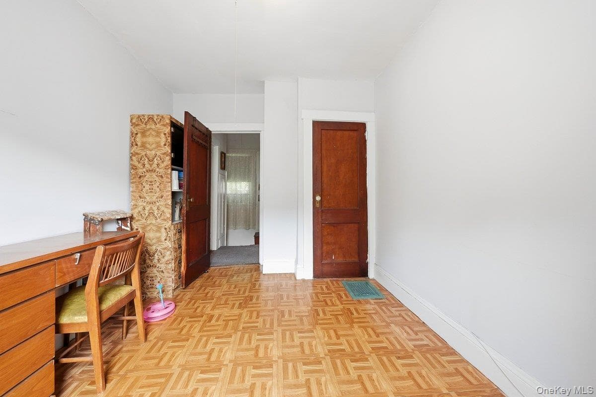 258 Mclean Avenue thumbnail 25