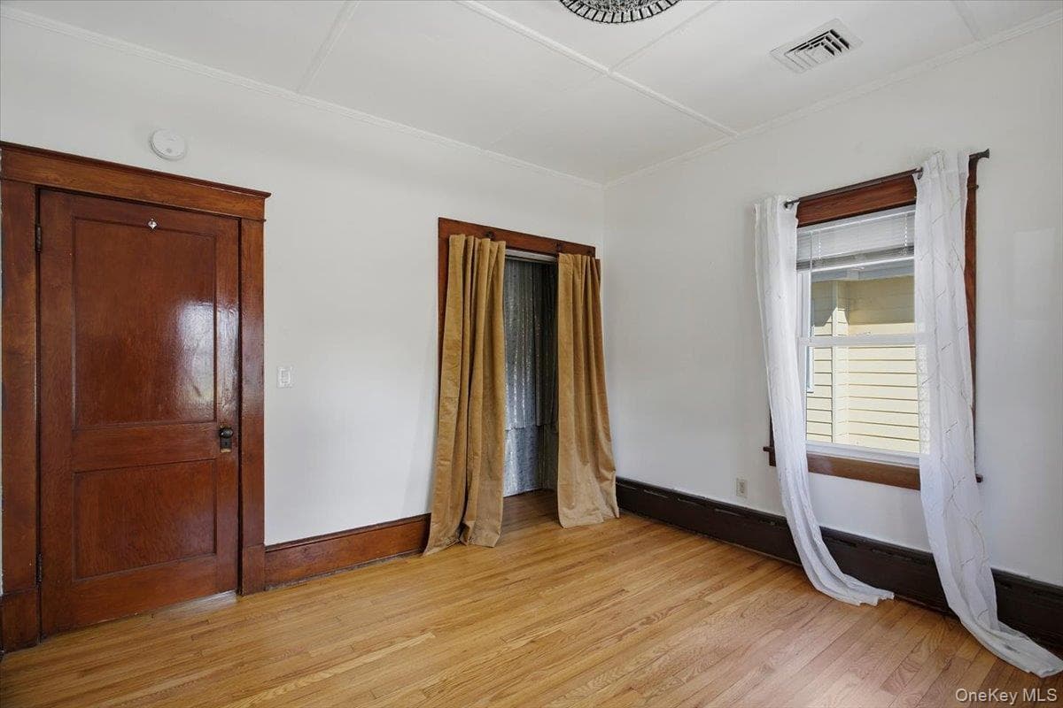 8 E Willow Street thumbnail 22
