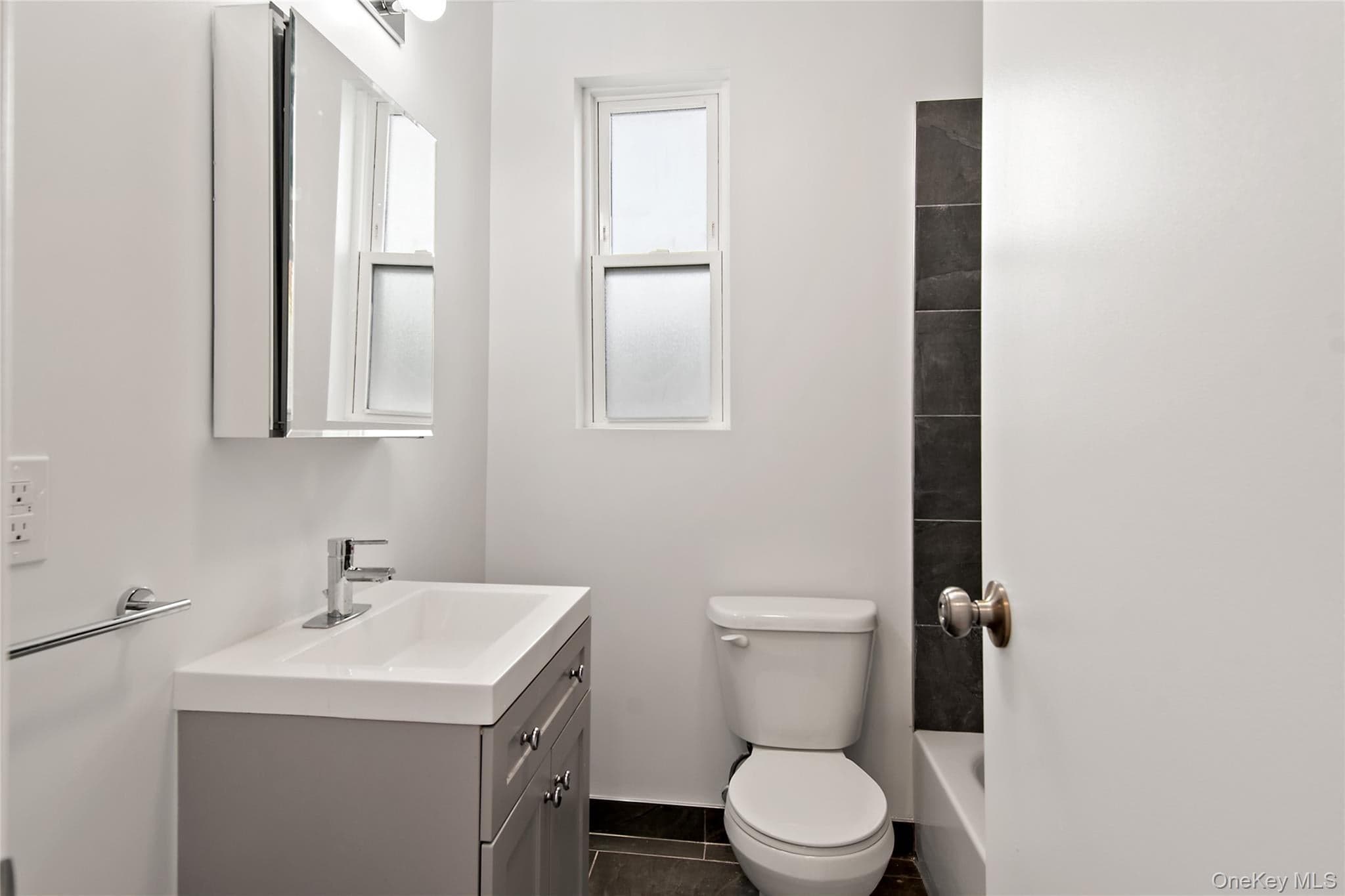 811 Courtlandt Avenue thumbnail 19